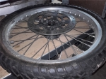 Suzuki DR650R Dakar SP41B Vorderrad Felge vorne Reifen und Bremsscheibe verschliessen
