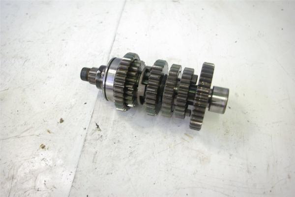 Suzuki GSX600F GN72B Getriebe Abtriebswelle Ritzelwelle transmission