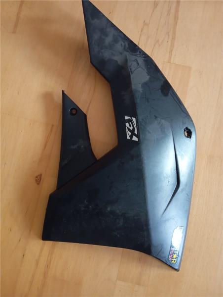 Sachs ZX125 ZZ125 ab 2013 4Takt Tankverkleidung Seitenverkleidung Farbe schwarz rechts gebraucht mit Defekt