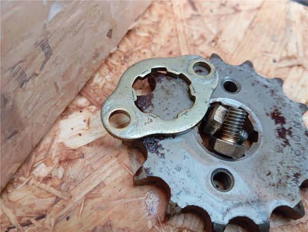 Sym Husky125 Husky 125 N01 N125A-6 Ritzel mit Sicherungsblech1996-2005