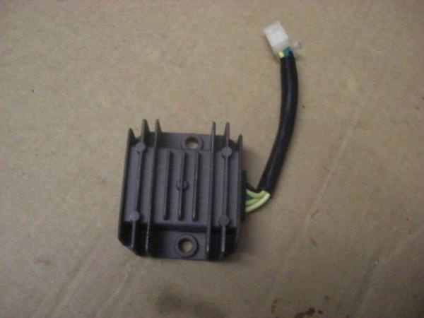 Sachs Madass-50 4Gang  -06  Automatik 4-Gang Spannungs-regler NEU rectifier NEW