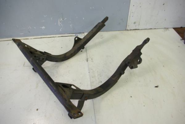 Suzuki GSX600F GN72B Motorhalter Rahmenzug unten